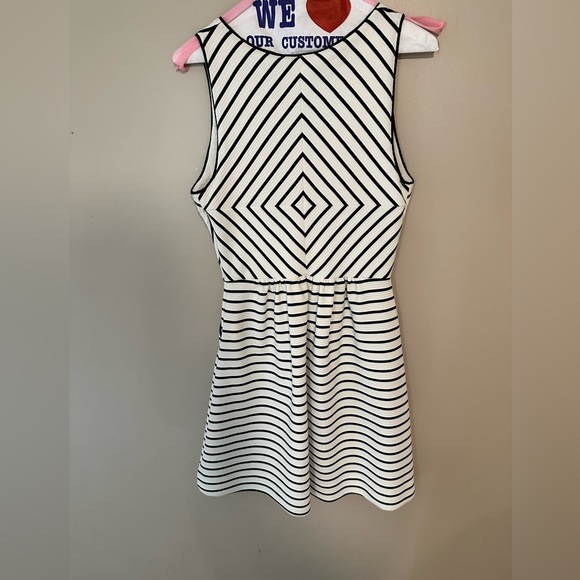 Black & White Geometric Dress by Maeve - Picture 4 of 4